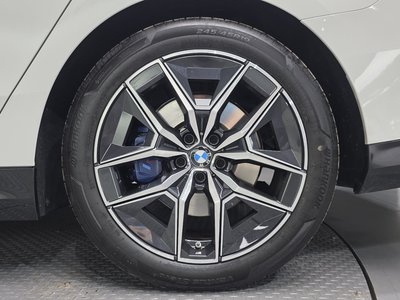 2025 BMW 5 SERIES photo 8