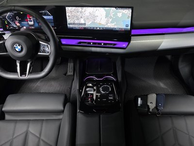 2025 BMW 5 SERIES photo 5