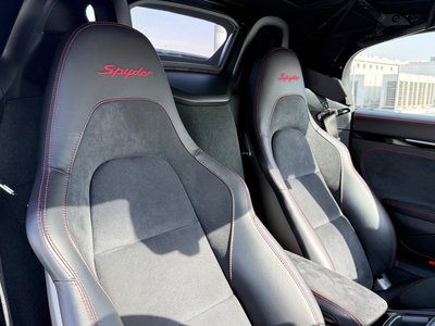 PORSCHE 718 SPYDER - 6