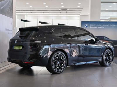 BMW IX - 4