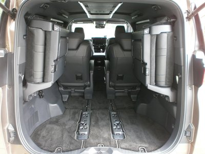 2025 Toyota ALPHARD photo 5