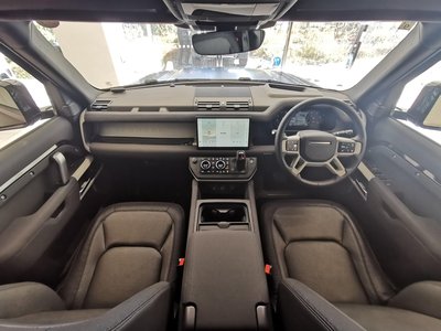 LAND ROVER DEFENDER - 7