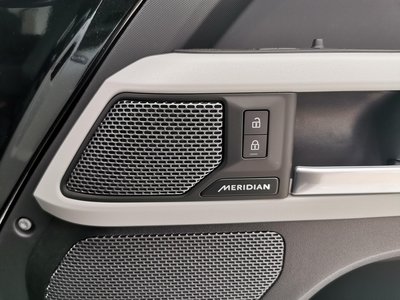 LAND ROVER DEFENDER - 5