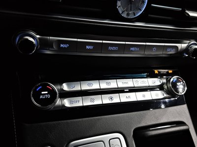 2020 Genesis G90 — миниатюра 27