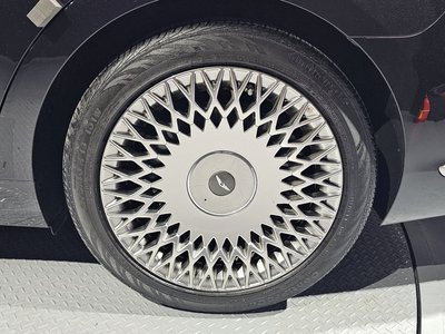 صورة 8 لـ 2020 Genesis G90