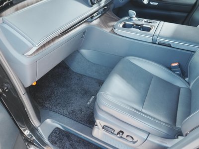 2025 Lexus LM — миниатюра 42