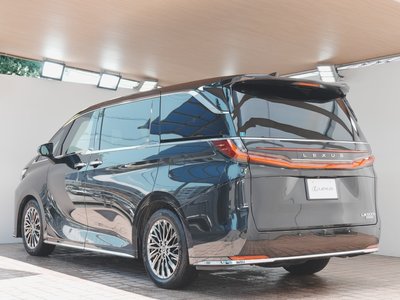 2025 Lexus LM — миниатюра 32
