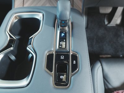 2025 Lexus LM — миниатюра 22