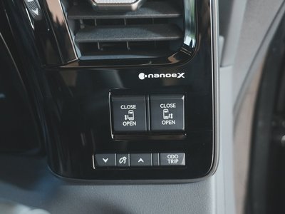 2025 Lexus LM — миниатюра 25