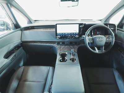 2025 Lexus LM — фото 6