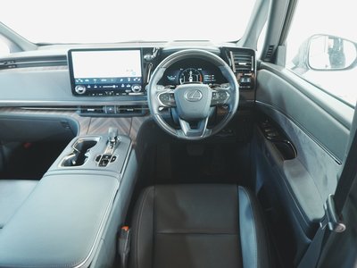 2025 Lexus LM — фото 7