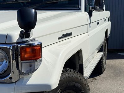 TOYOTA LAND CRUISER 70 - 6