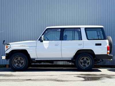 TOYOTA LAND CRUISER 70 - 10