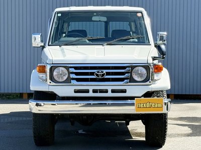 TOYOTA LAND CRUISER 70 - 9