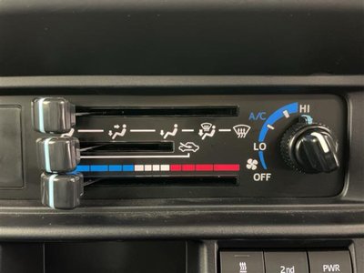 2025 Toyota LAND CRUISER 70 — миниатюра 13