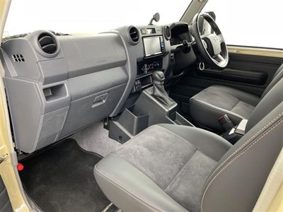2025 Toyota LAND CRUISER 70 — миниатюра 26