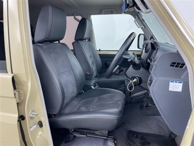2025 Toyota LAND CRUISER 70 — миниатюра 23