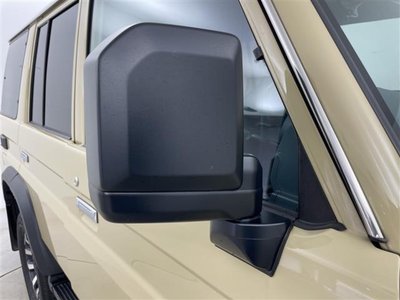 2025 Toyota LAND CRUISER 70 — миниатюра 40