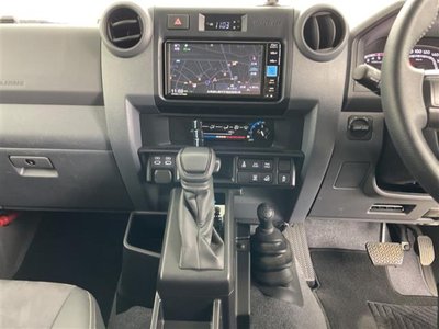 2025 Toyota LAND CRUISER 70 — миниатюра 12
