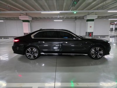 BMW I7 - 8