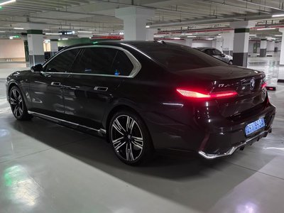 BMW I7 - 6