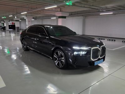 BMW I7 - 1