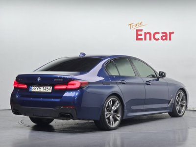 2021 BMW 5 SERIES — фото 4