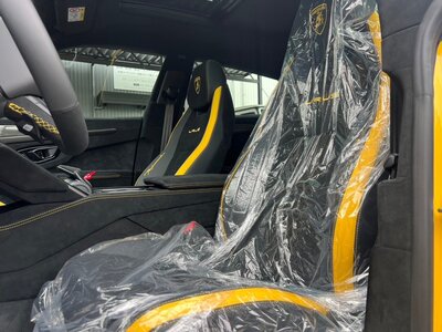 LAMBORGHINI URUS - 2