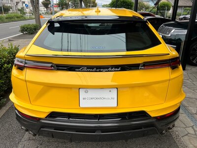 LAMBORGHINI URUS - 4