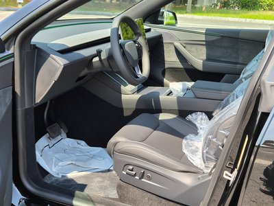 TESLA MODEL Y - 9