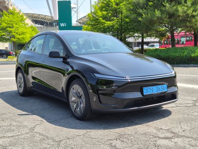 TESLA MODEL Y - 8