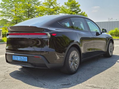 TESLA MODEL Y - 7