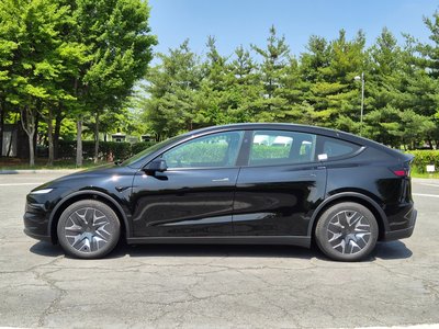 TESLA MODEL Y - 2