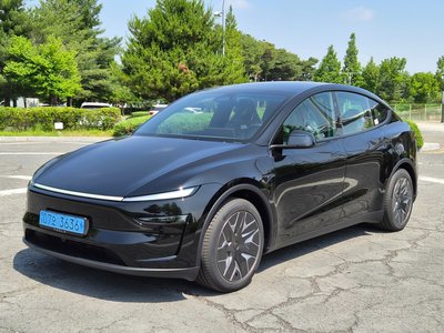 TESLA MODEL Y - 4