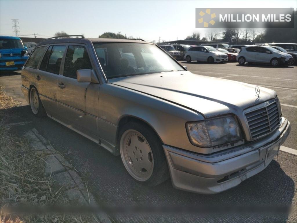 MERCEDES-BENZ MEDIUM-CLASS - View 1