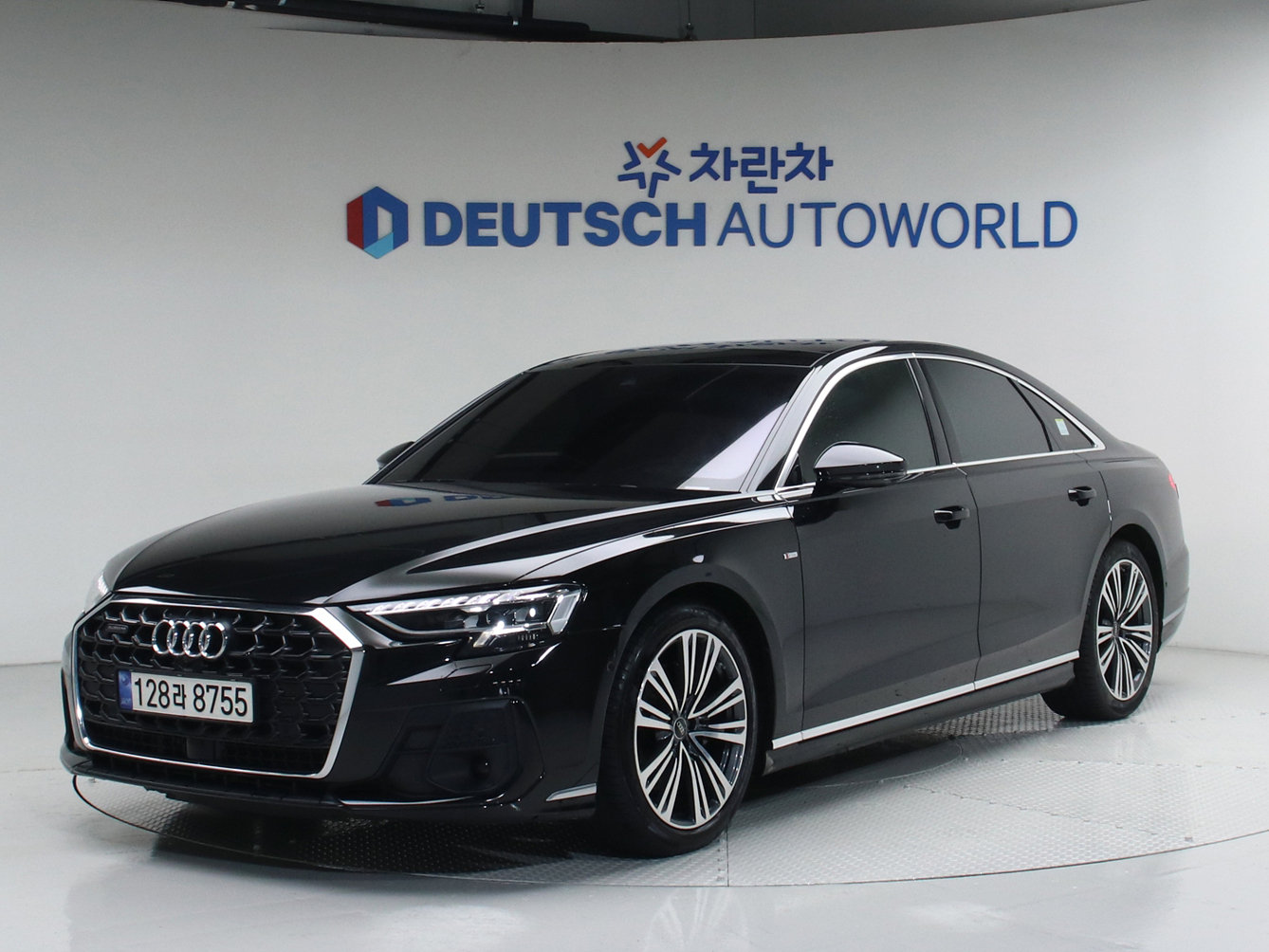 AUDI A8 - View 1