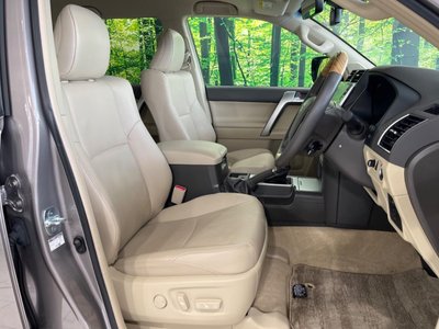 TOYOTA LAND CRUISER PRADO - 8