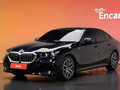 2024 BMW 5 SERIES — фото 1