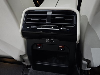 صورة مصغرة 25 لـ 2024 BMW 5 SERIES