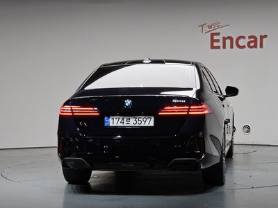 2024 BMW 5 SERIES — фото 4