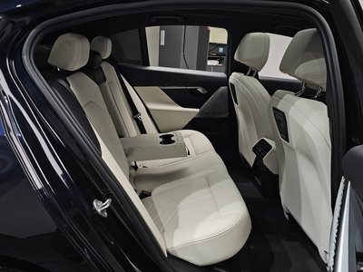 صورة مصغرة 18 لـ 2024 BMW 5 SERIES