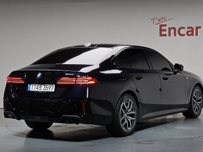 2024 BMW 5 SERIES — фото 2