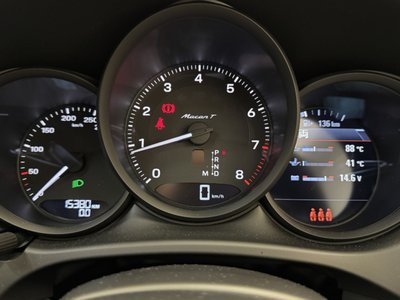 2023 Porsche MACAN thumbnail 11