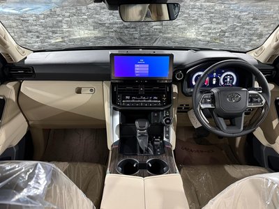 TOYOTA LAND CRUISER 300 - 6