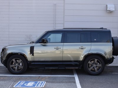 LAND ROVER DEFENDER - 8