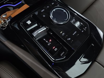 2025 BMW 5 SERIES 缩略图 12