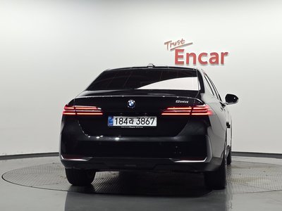 2025 BMW 5 SERIES 照片 4