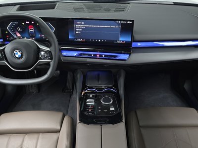 2025 BMW 5 SERIES 照片 5