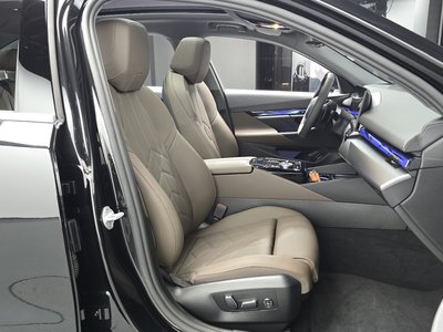 2025 BMW 5 SERIES 缩略图 17