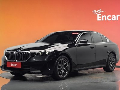 2025 BMW 5 SERIES 照片 1